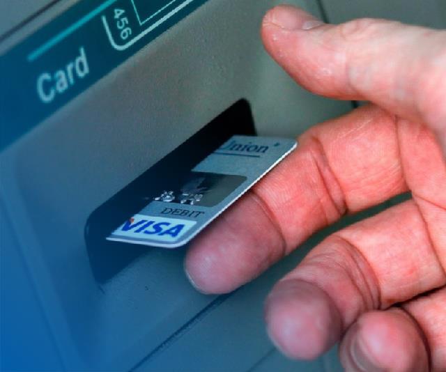 Cara Memasukkan Kartu ATM BSI